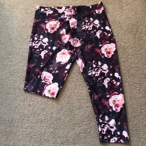 GORGEOUS & silky AE floral leggings 💕💕💕